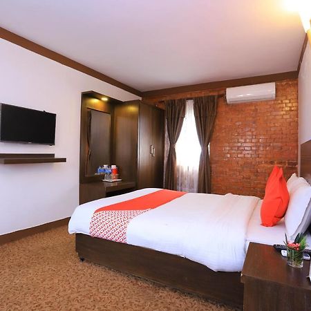 Oyo 591 Hotel Blue Moon Dharampur Eksteriør bilde