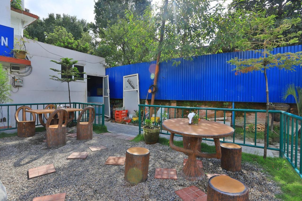 Oyo 591 Hotel Blue Moon Dharampur Eksteriør bilde