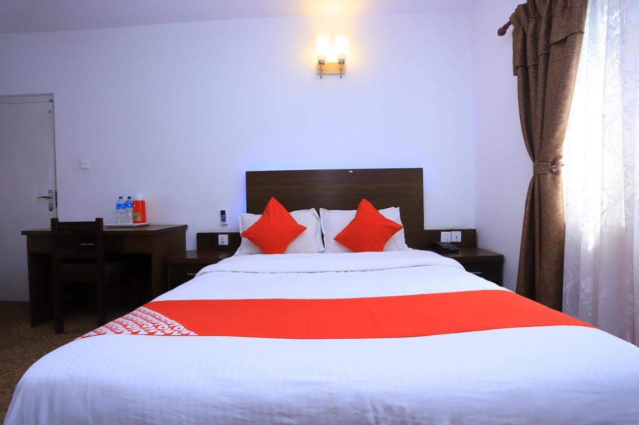 Oyo 591 Hotel Blue Moon Dharampur Eksteriør bilde